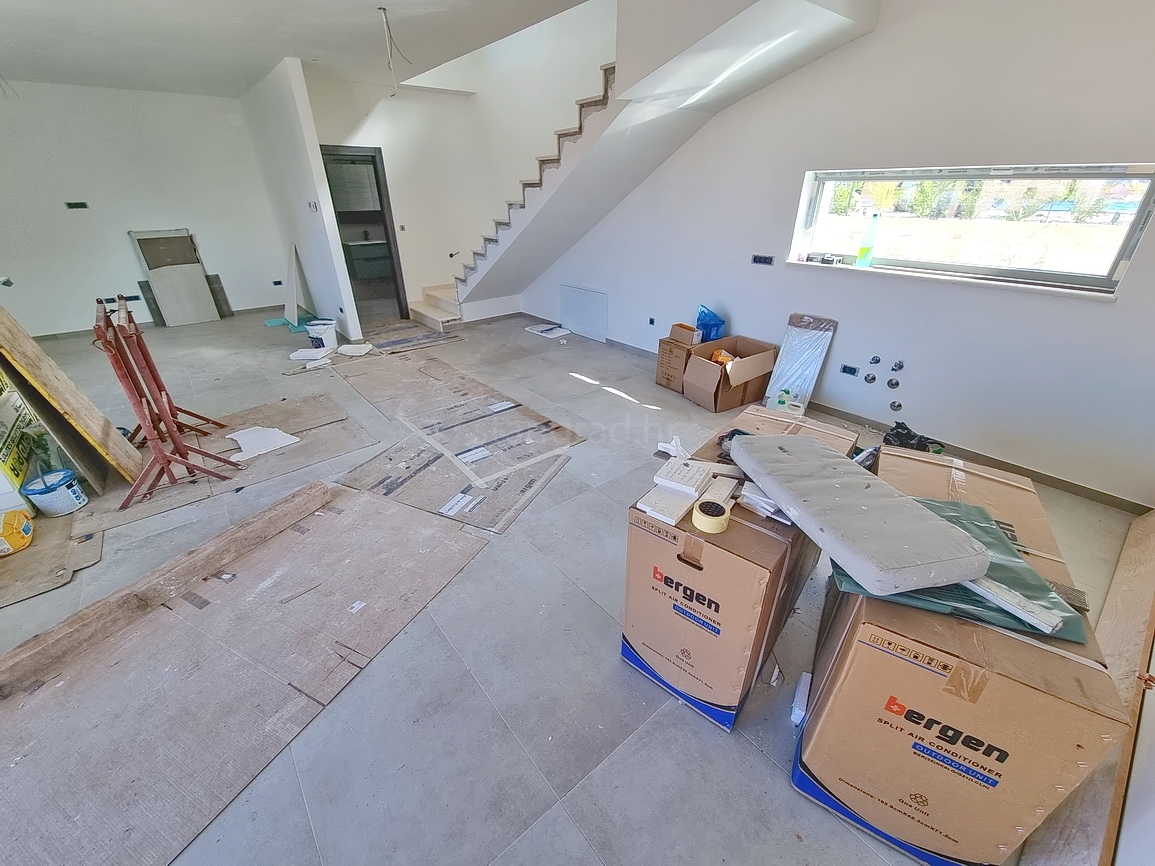 Malinska, novogradnja z bazenom in pogledom na morje!