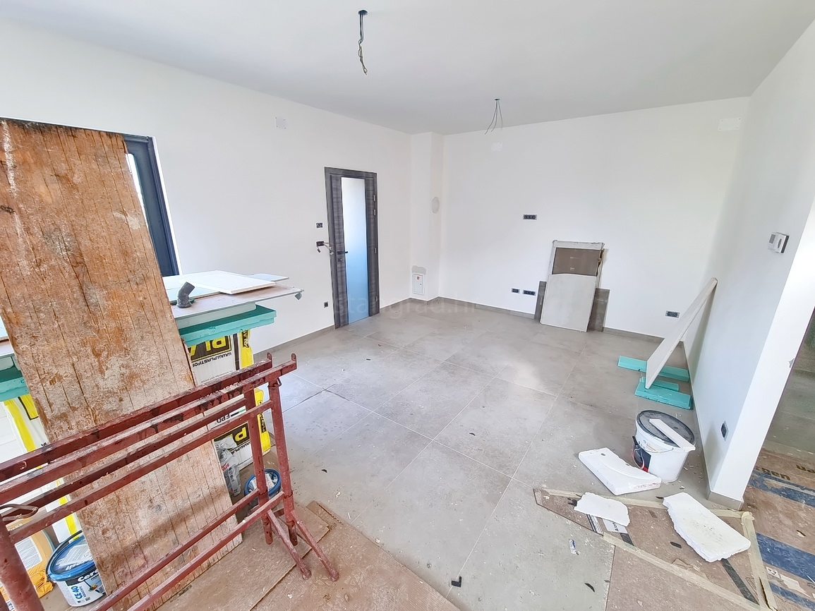 Malinska, novogradnja z bazenom in pogledom na morje!