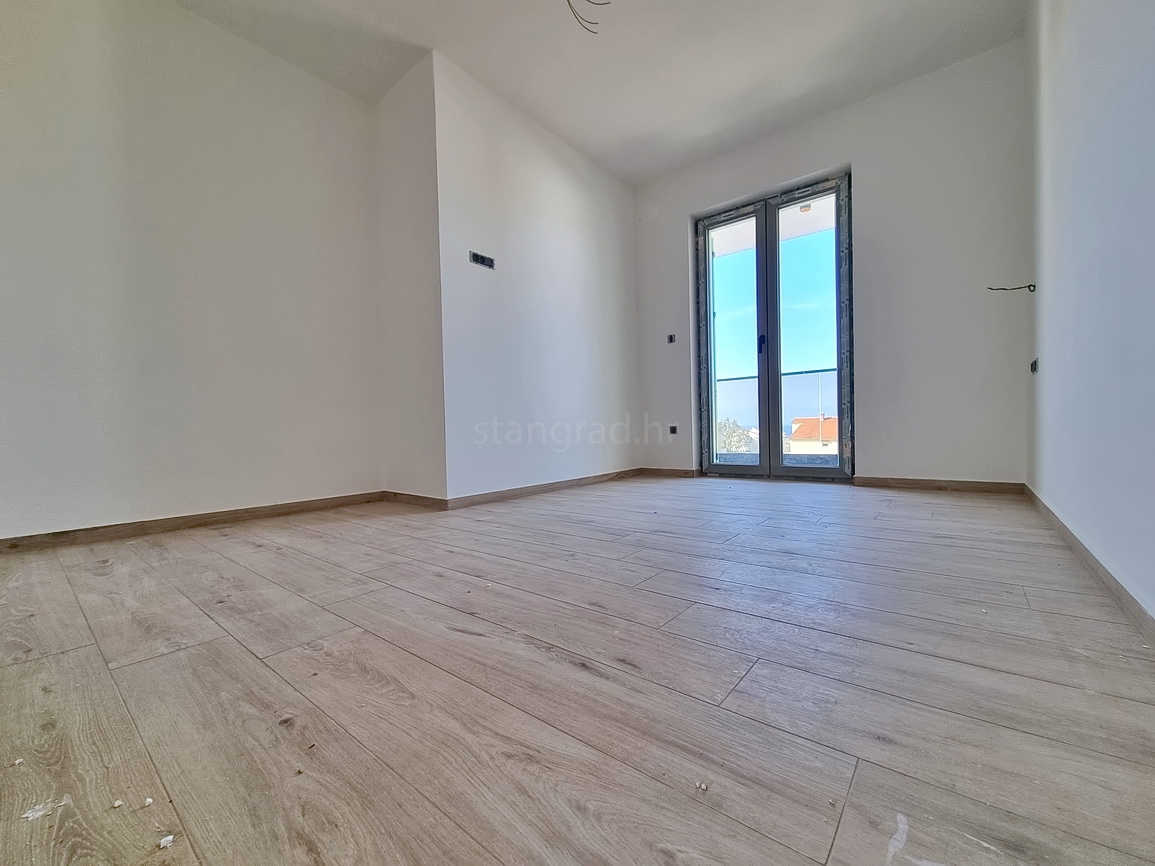 Malinska, novogradnja z bazenom in pogledom na morje!