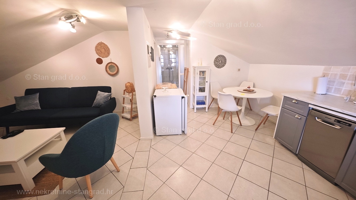 Malinska, lep apartma v mansardi blizu morja!