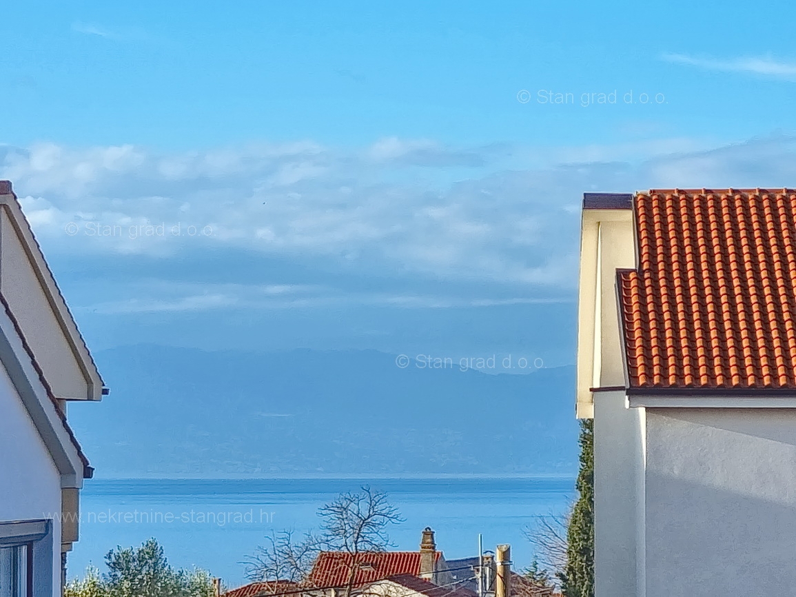 Malinska, novogradnja, moderna hiša z vrtom in bazenom!