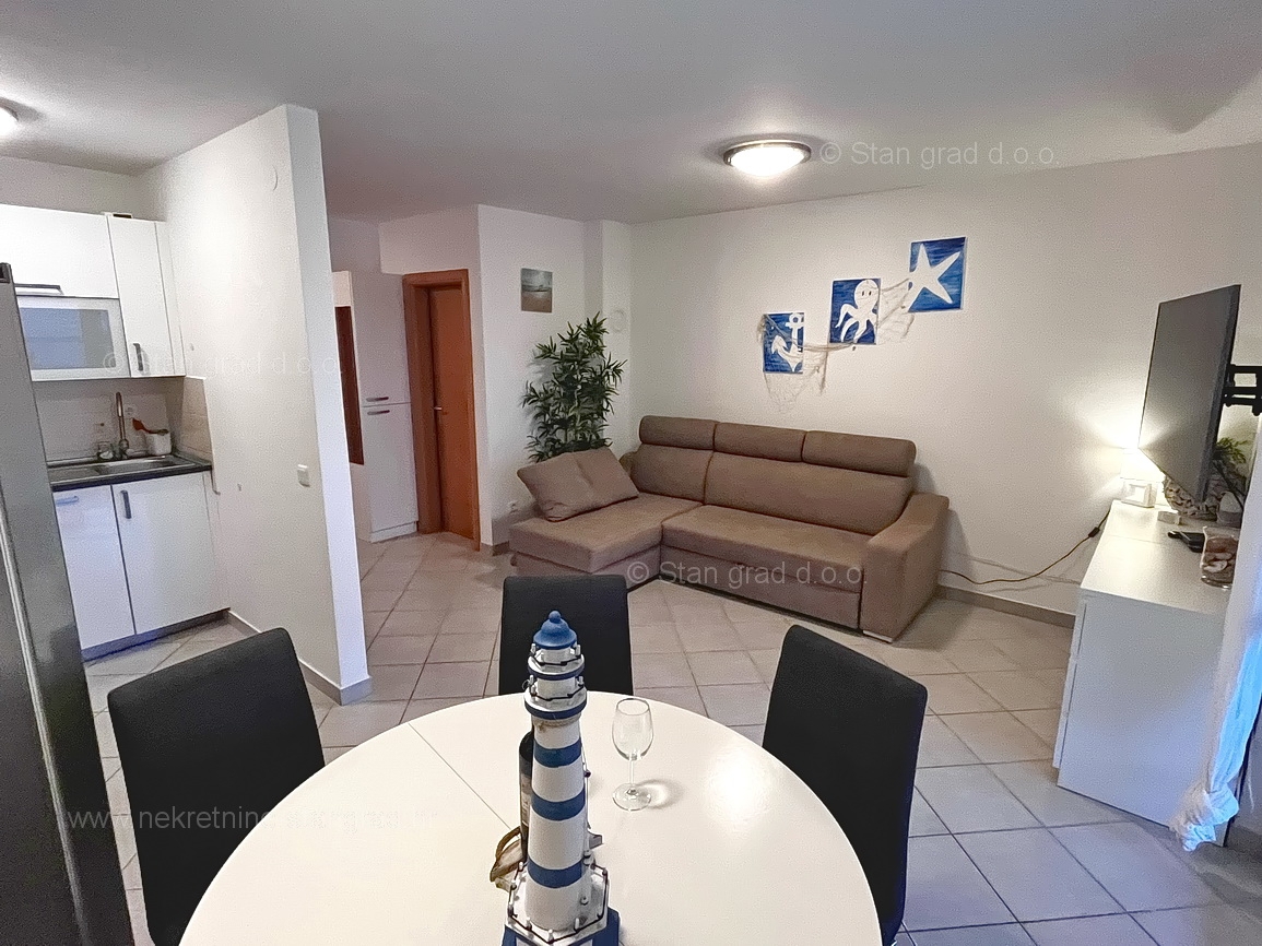 Uvala Soline, apartma v pritličju z vrtom blizu morja!