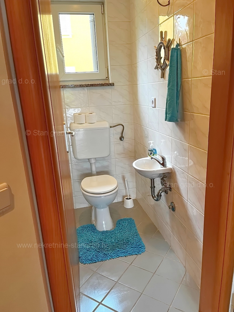 Uvala Soline, apartma v pritličju z vrtom blizu morja!