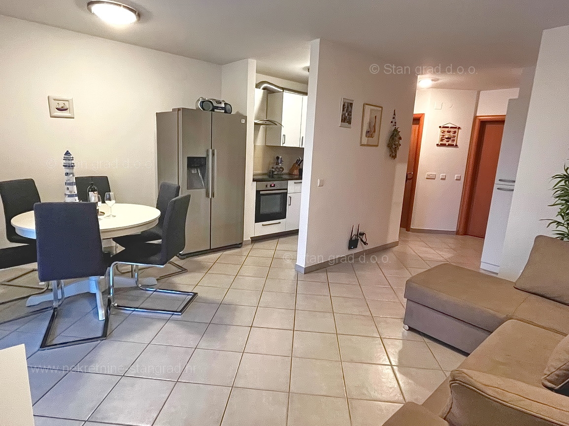 Uvala Soline, apartma v pritličju z vrtom blizu morja!
