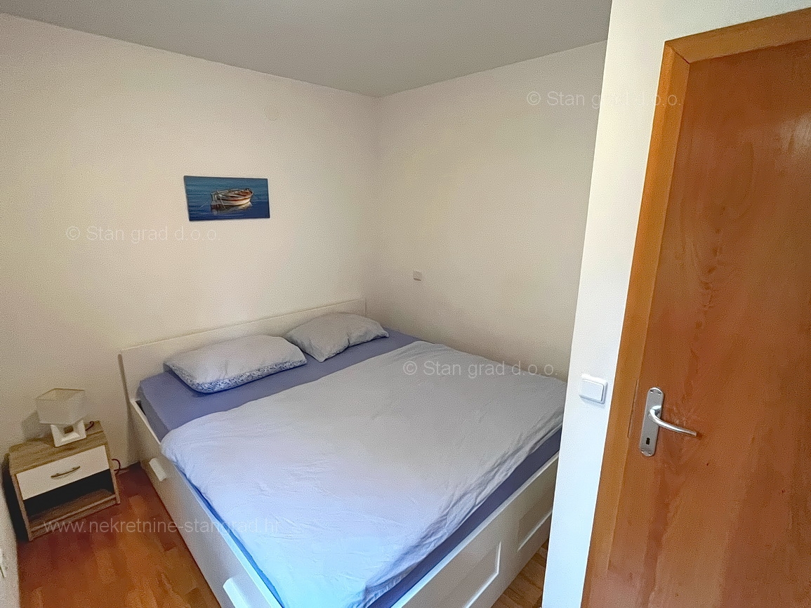 Uvala Soline, apartma v pritličju z vrtom blizu morja!