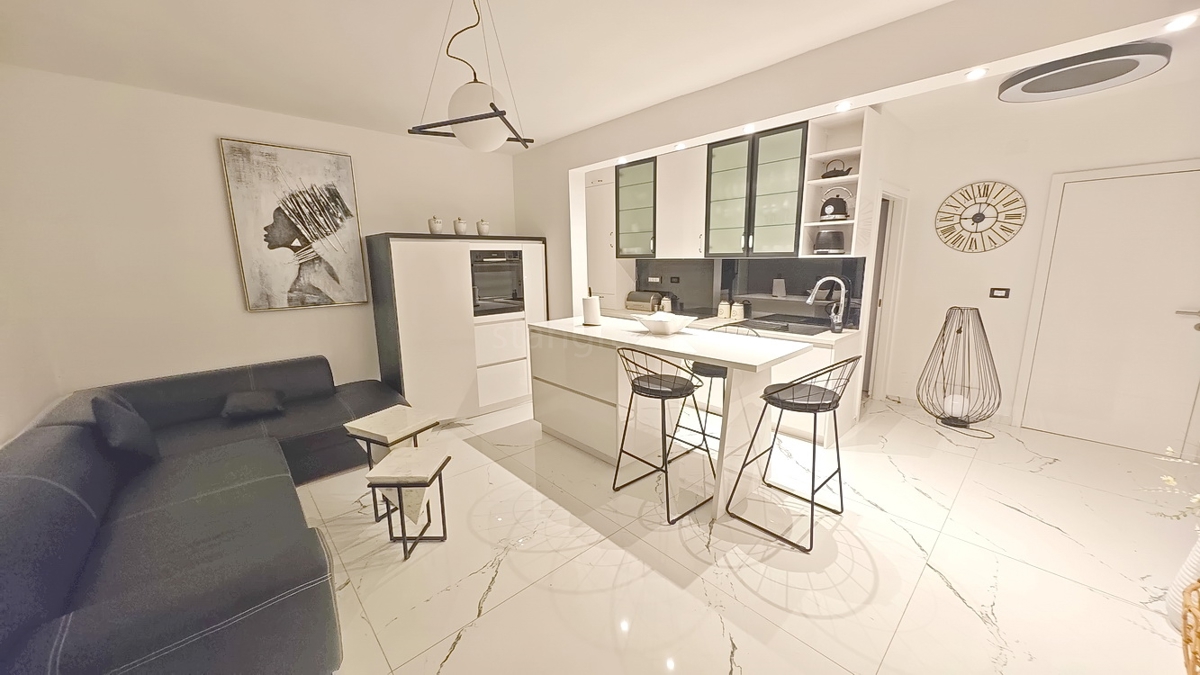 Malinska, pritlični apartma s prostorno teraso!