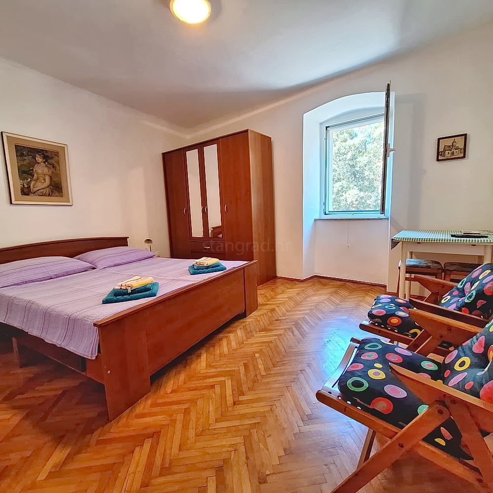 Punat, kamnita hiša v neposredni bližini morja!