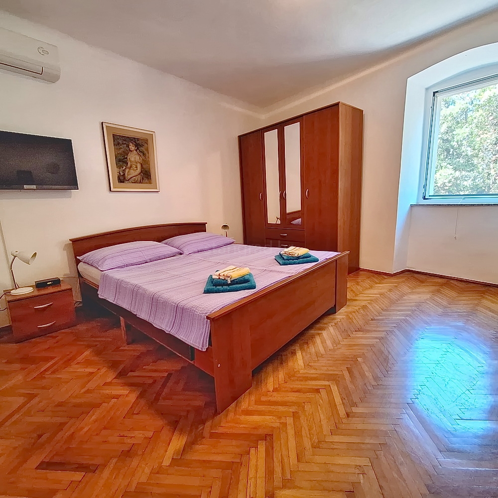 Punat, kamnita hiša v neposredni bližini morja!