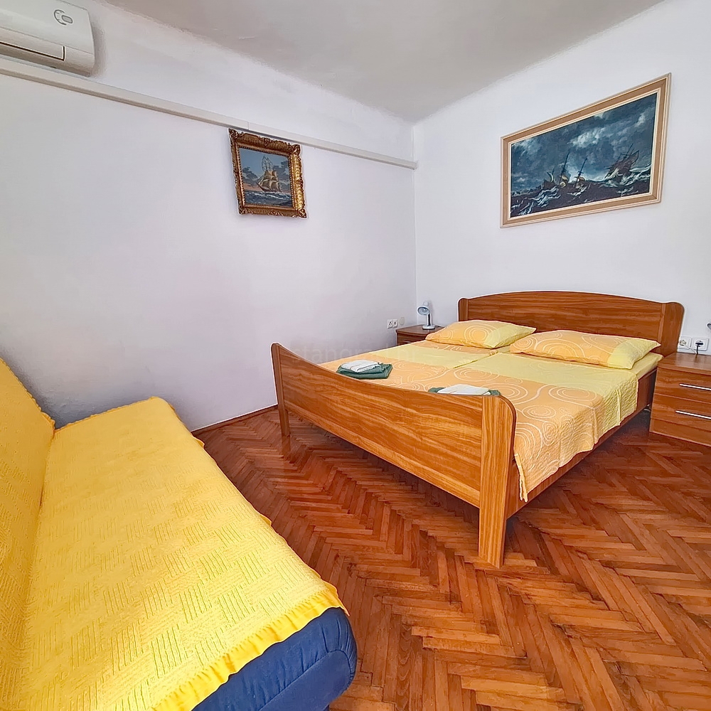 Punat, kamnita hiša v neposredni bližini morja!