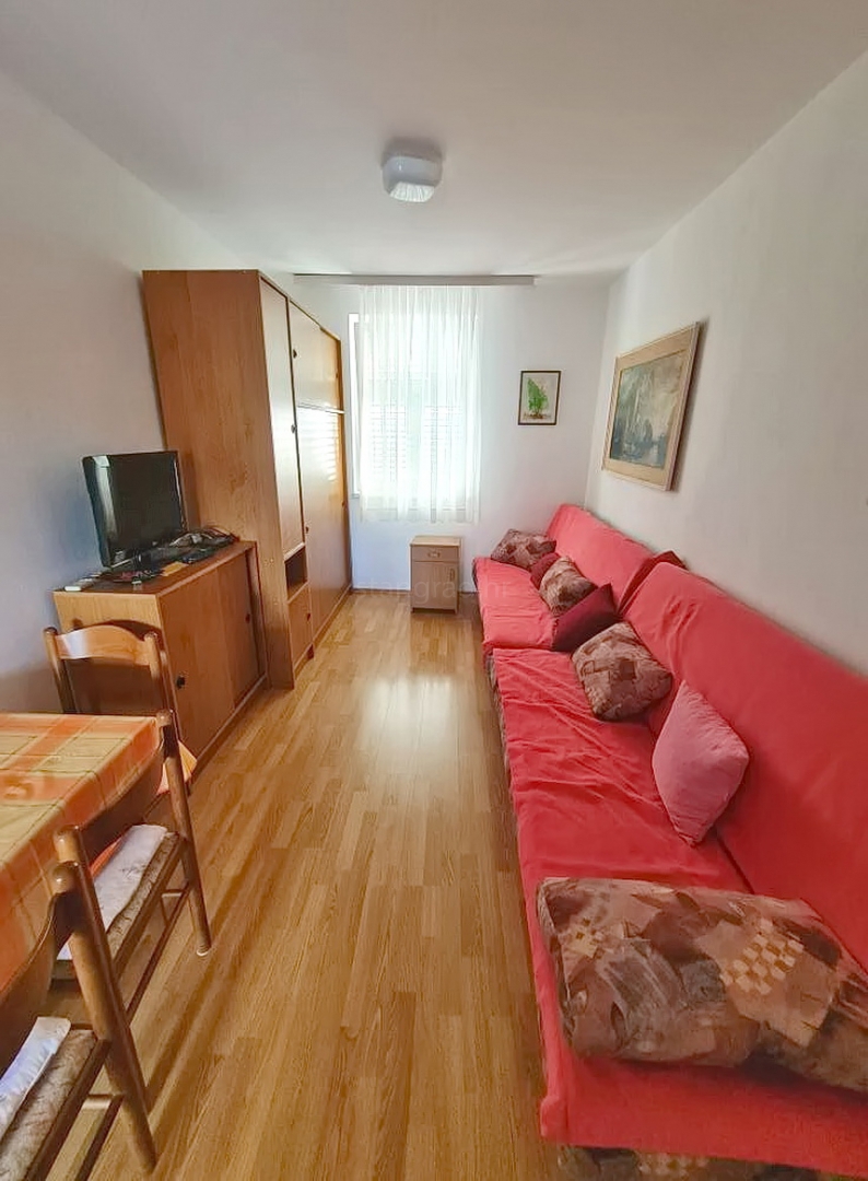 Njivice, opremljeno stanovanje v neposredni bližini morja!