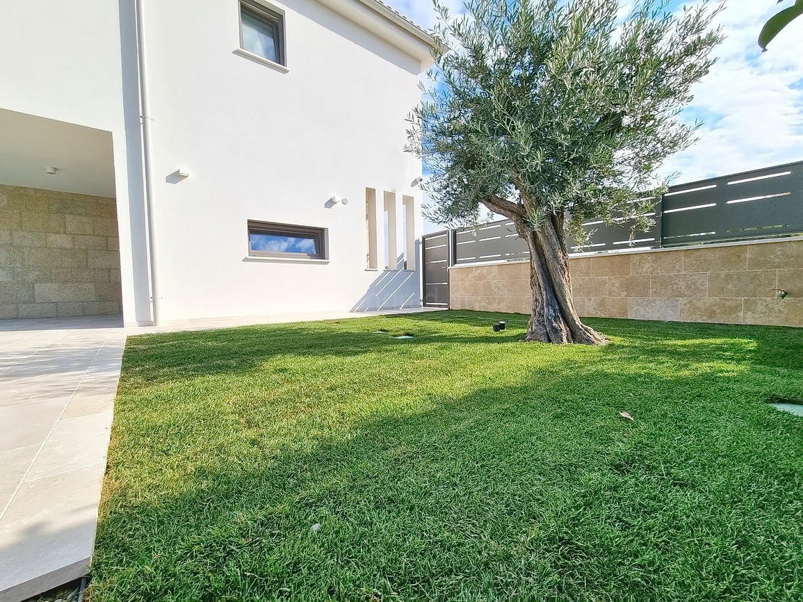 Okolica Malinske, dvojček z bazenom na mirni lokaciji!