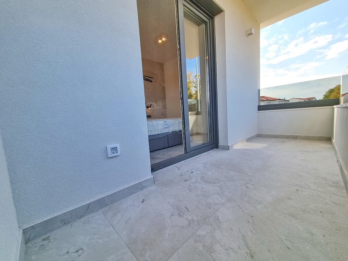 Okolica Malinske, dvojček z bazenom na mirni lokaciji!