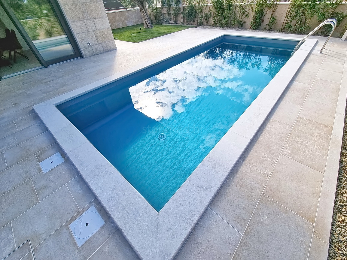 Okolica Malinske, dvojček z bazenom na mirni lokaciji!