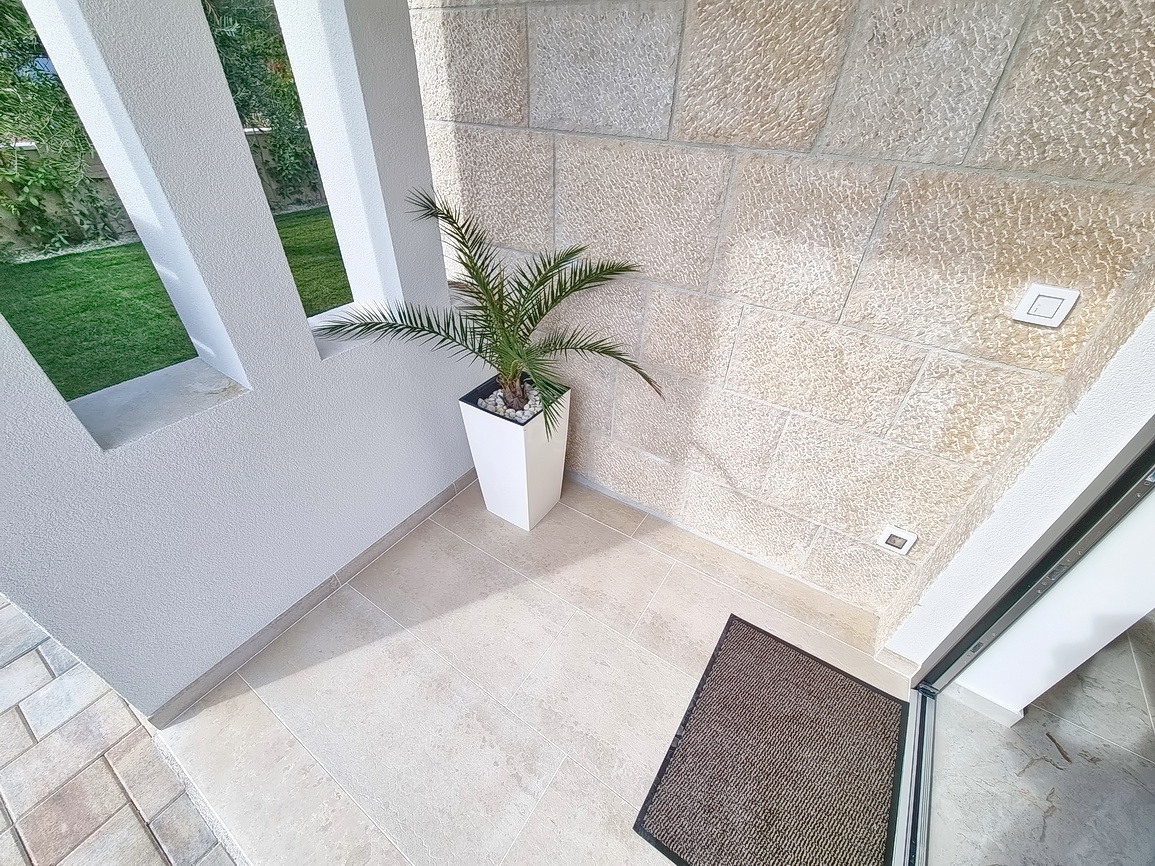 Okolica Malinske, dvojček z bazenom na mirni lokaciji!