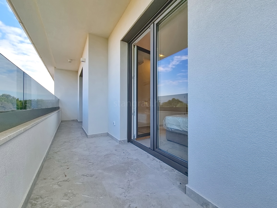 Okolica Malinske, dvojček z bazenom na mirni lokaciji!