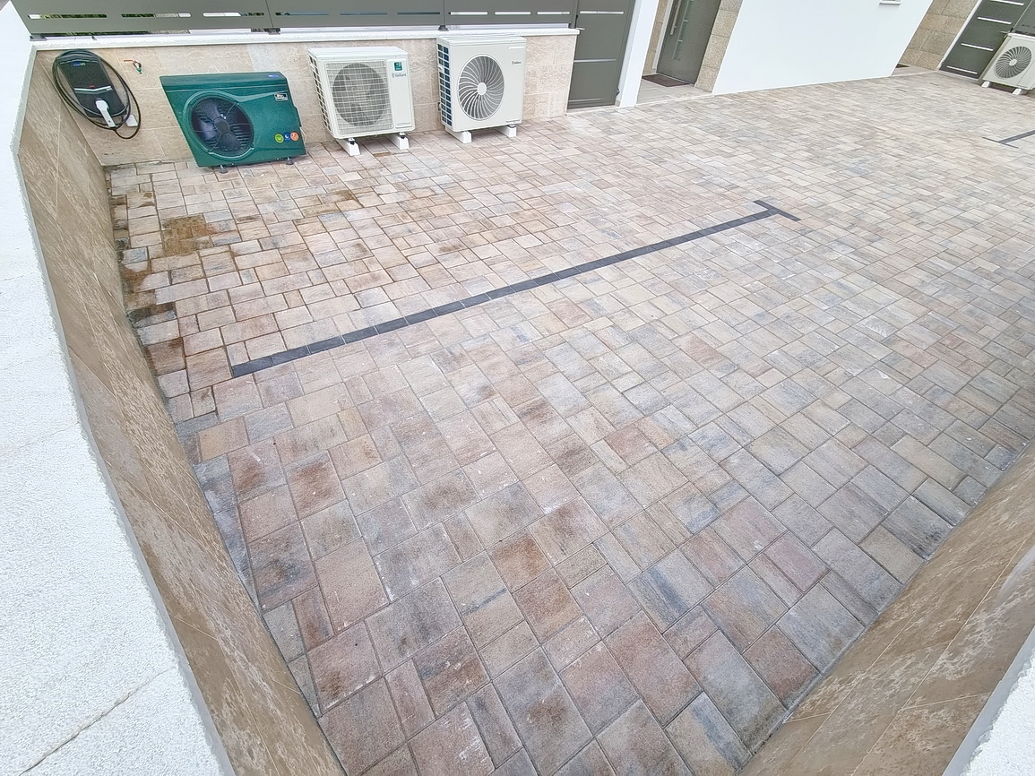 Okolica Malinske, dvojček z bazenom na mirni lokaciji!