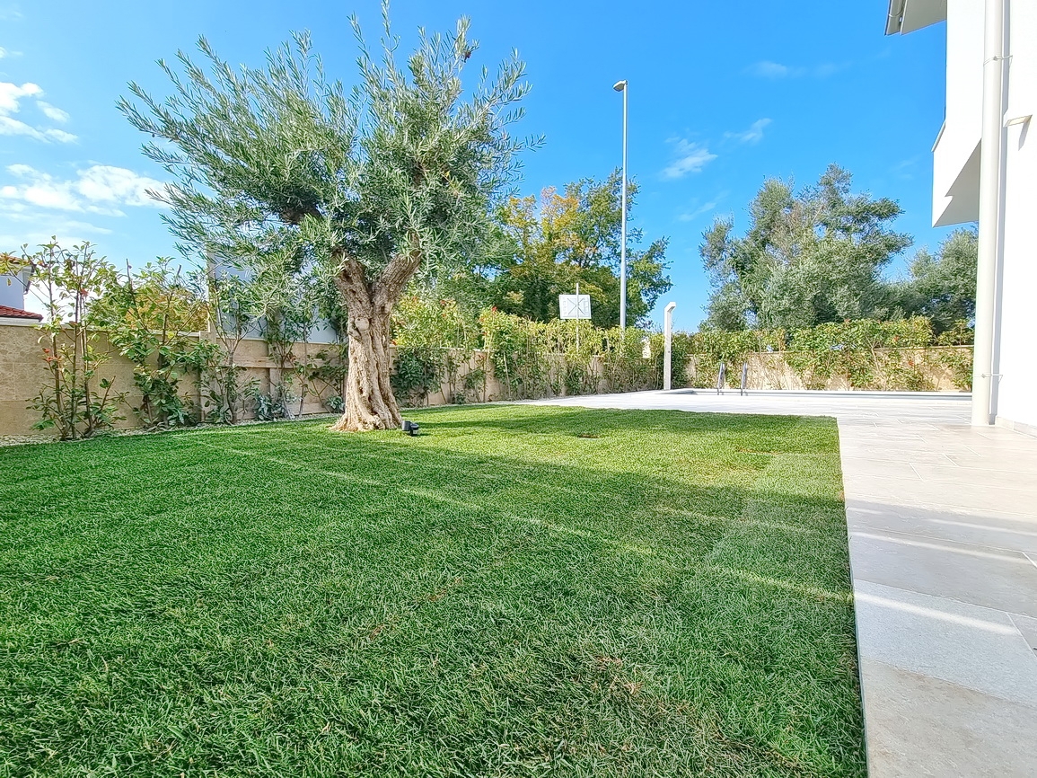 Okolica Malinske, dvojček z bazenom na mirni lokaciji!