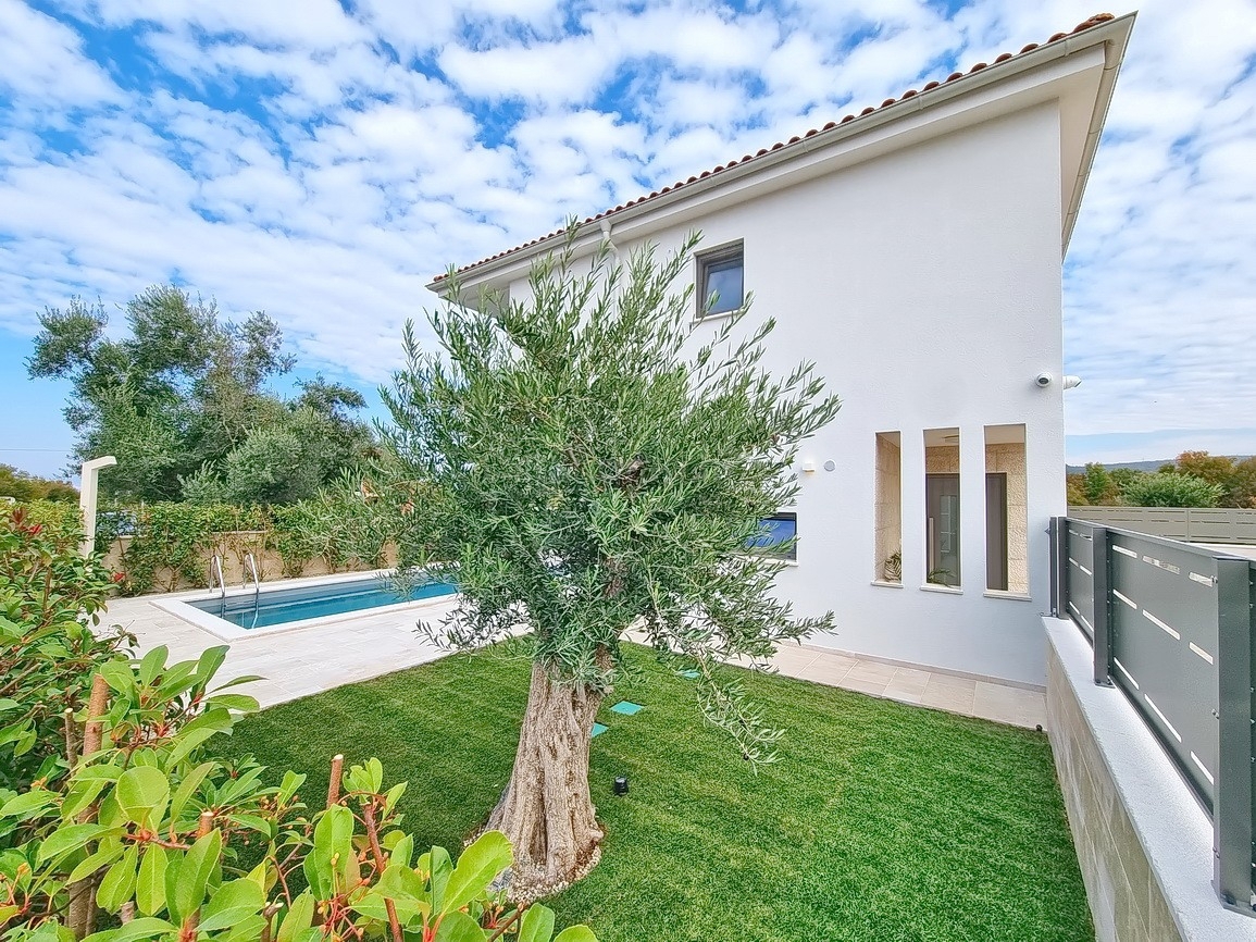 Okolica Malinske, dvojček z bazenom na mirni lokaciji!