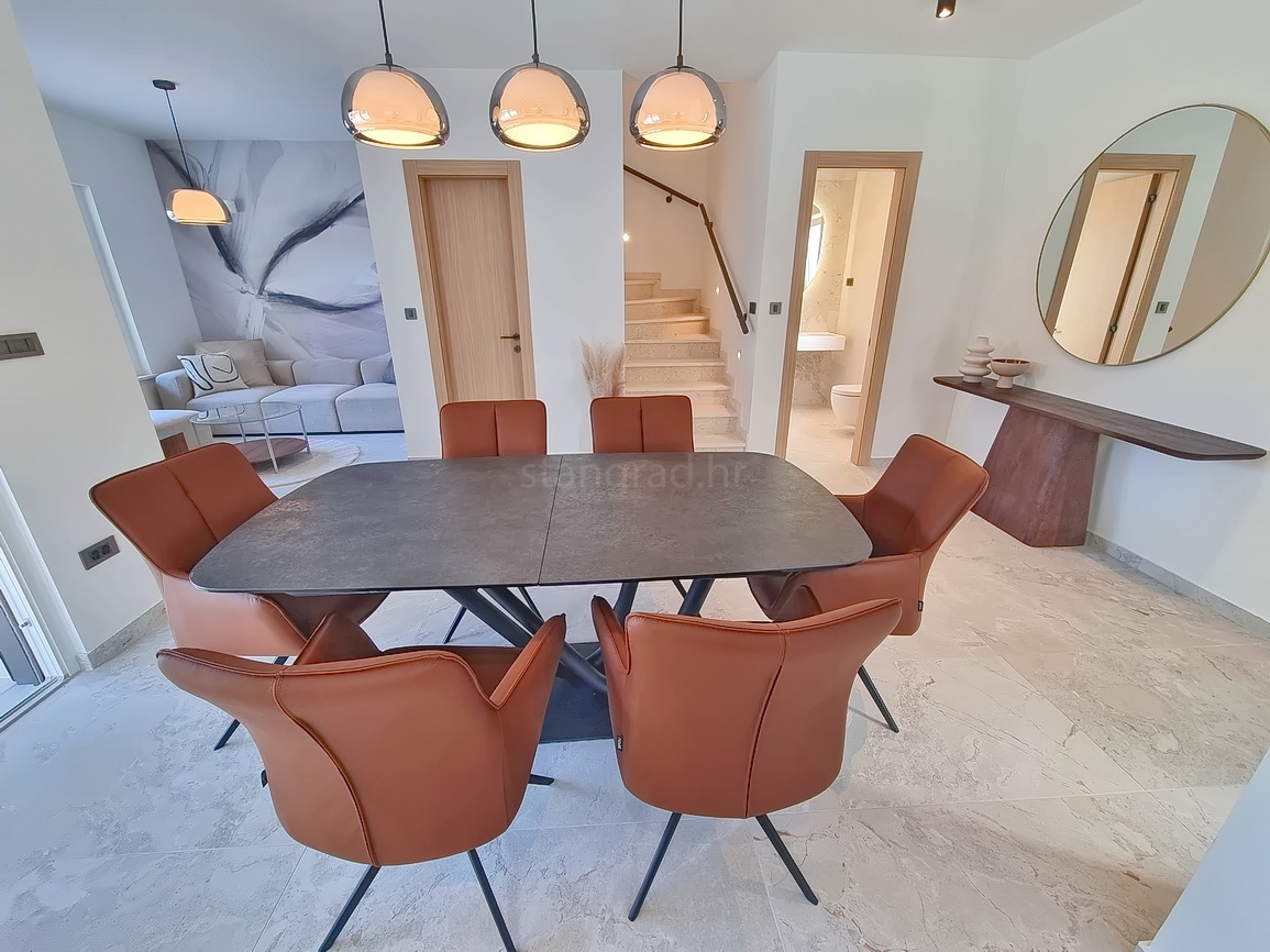 Okolica Malinske, dvojček z bazenom na mirni lokaciji!