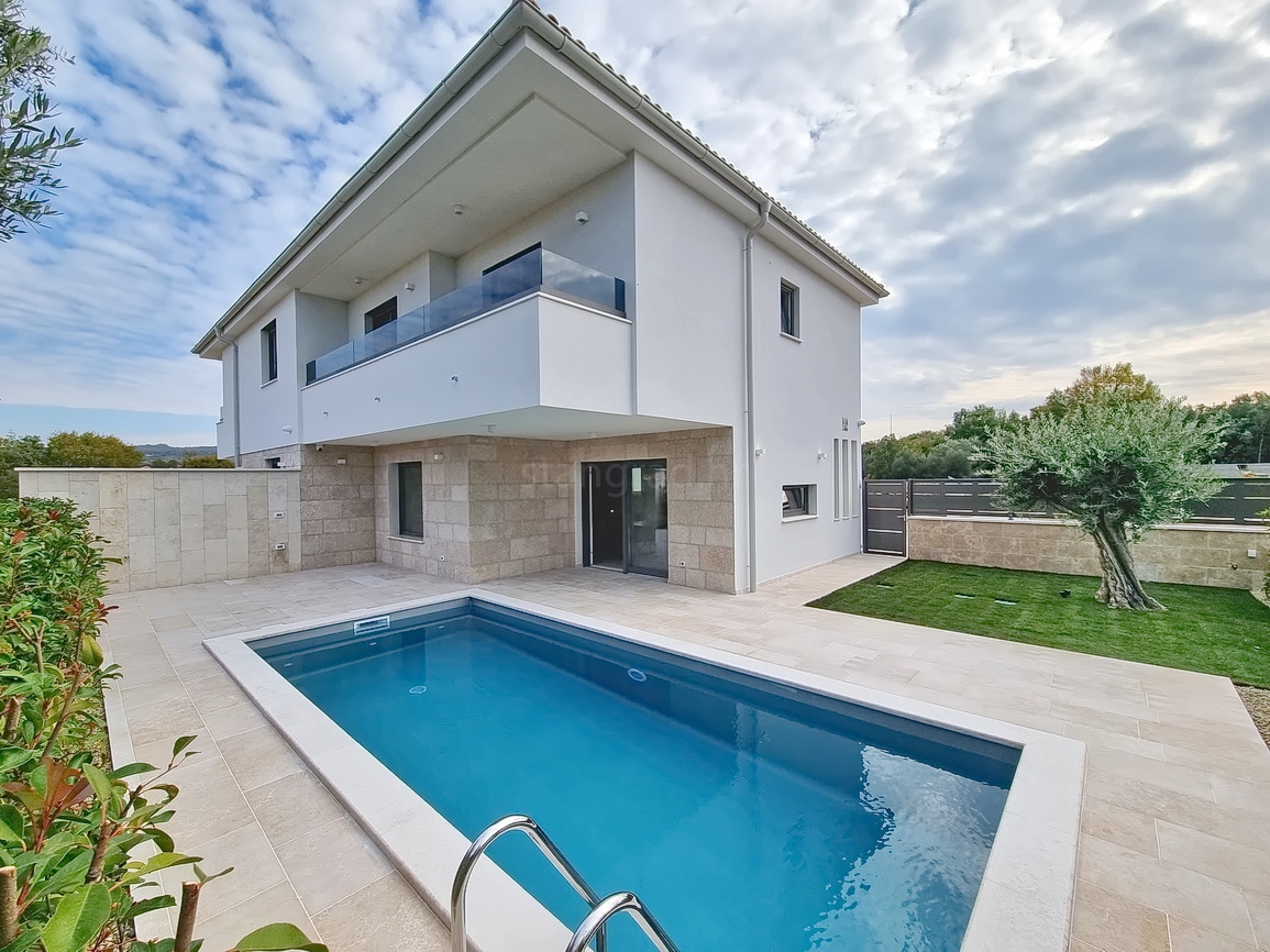 Okolica Malinske, dvojček z bazenom na mirni lokaciji!