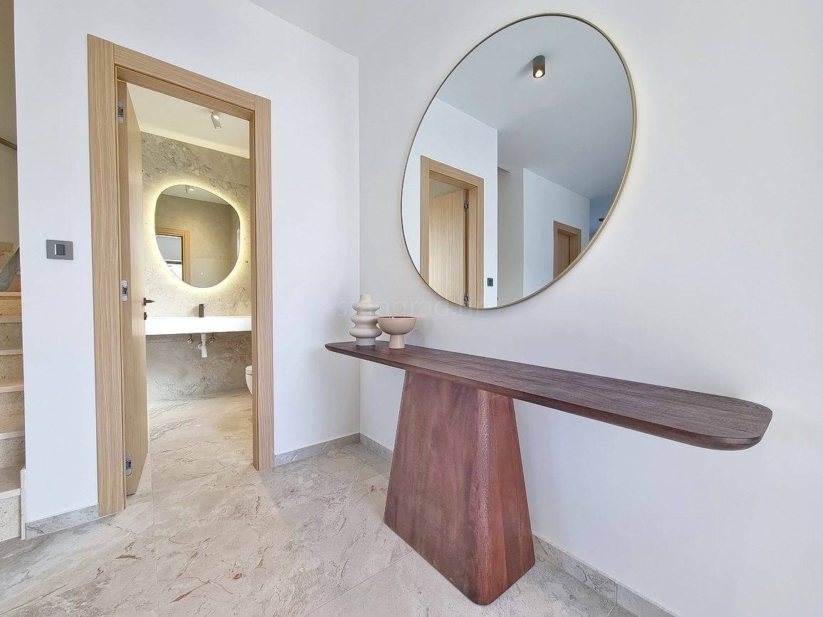 Okolica Malinske, dvojček z bazenom na mirni lokaciji!