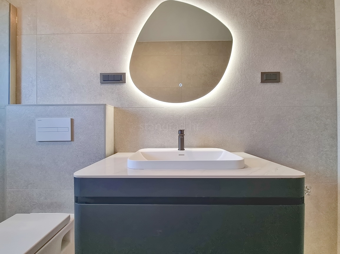 Malinska, novogradnja, dvojček z bazenom in vrtom!