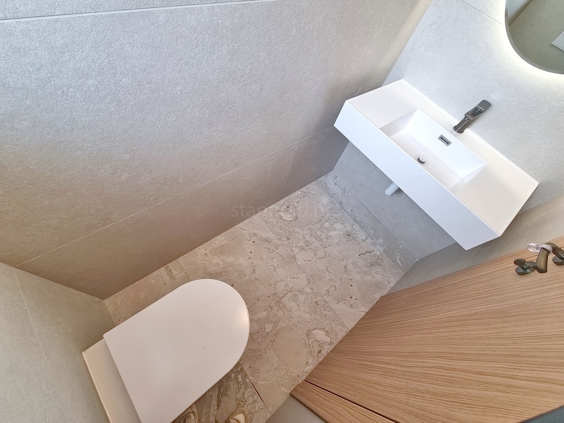 Malinska, novogradnja, dvojček z bazenom in vrtom!