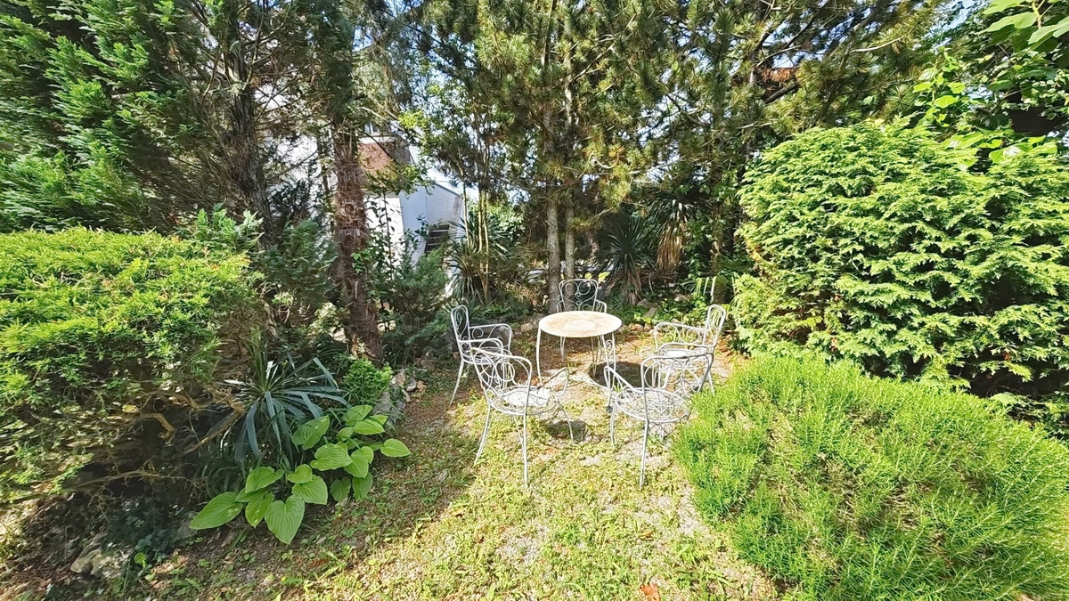 Krk, hiša s petimi apartmaji na mirni lokaciji!