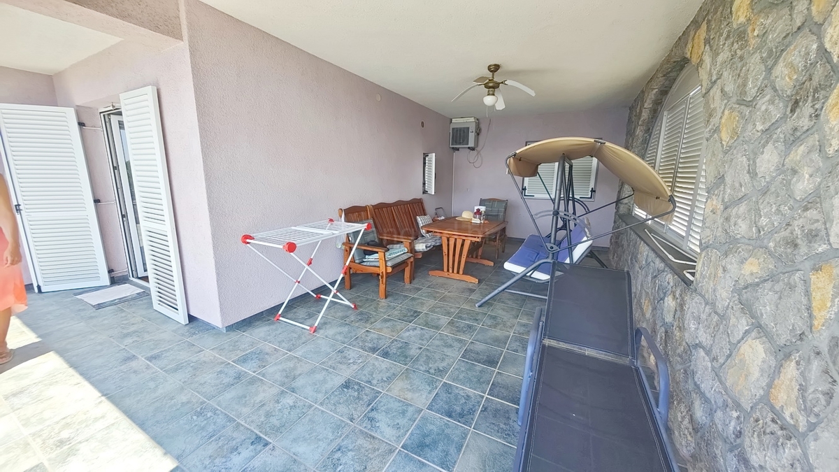 Crikvenica, samostojna vila s 4 stanovanjskimi enotami, blizu morja!