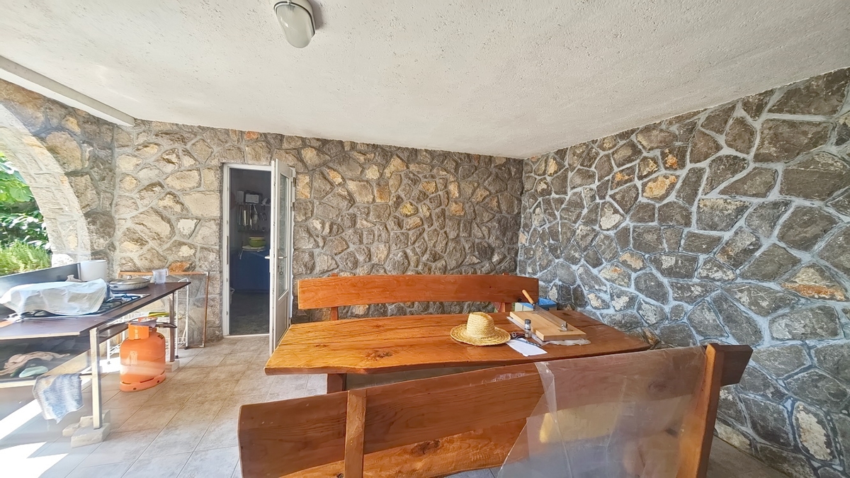 Crikvenica, samostojna vila s 4 stanovanjskimi enotami, blizu morja!