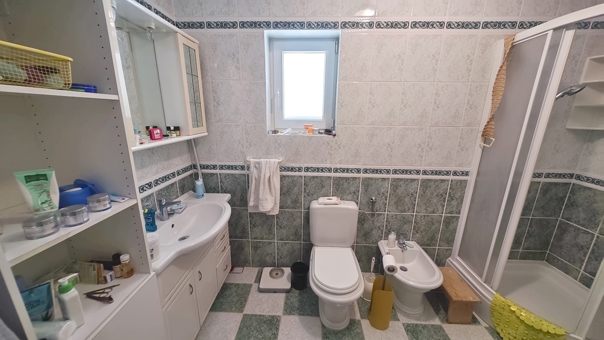 Crikvenica, samostojna vila s 4 stanovanjskimi enotami, blizu morja!