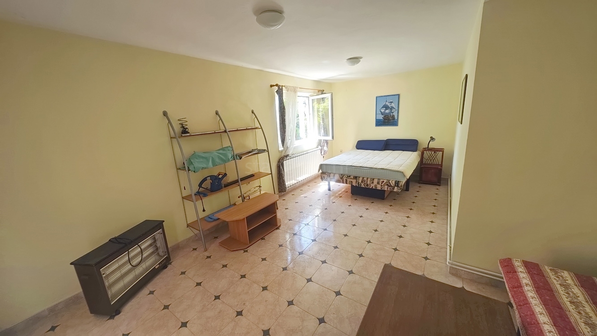 Crikvenica, samostojna vila s 4 stanovanjskimi enotami, blizu morja!
