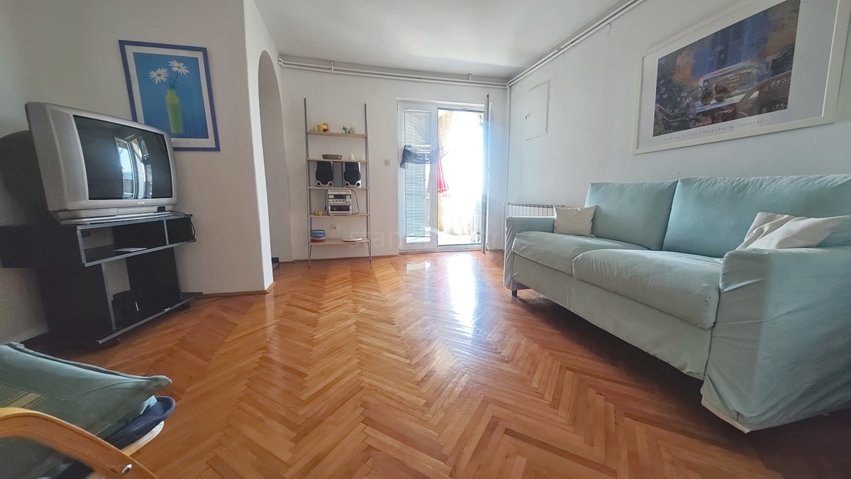 Crikvenica, samostojna vila s 4 stanovanjskimi enotami, blizu morja!