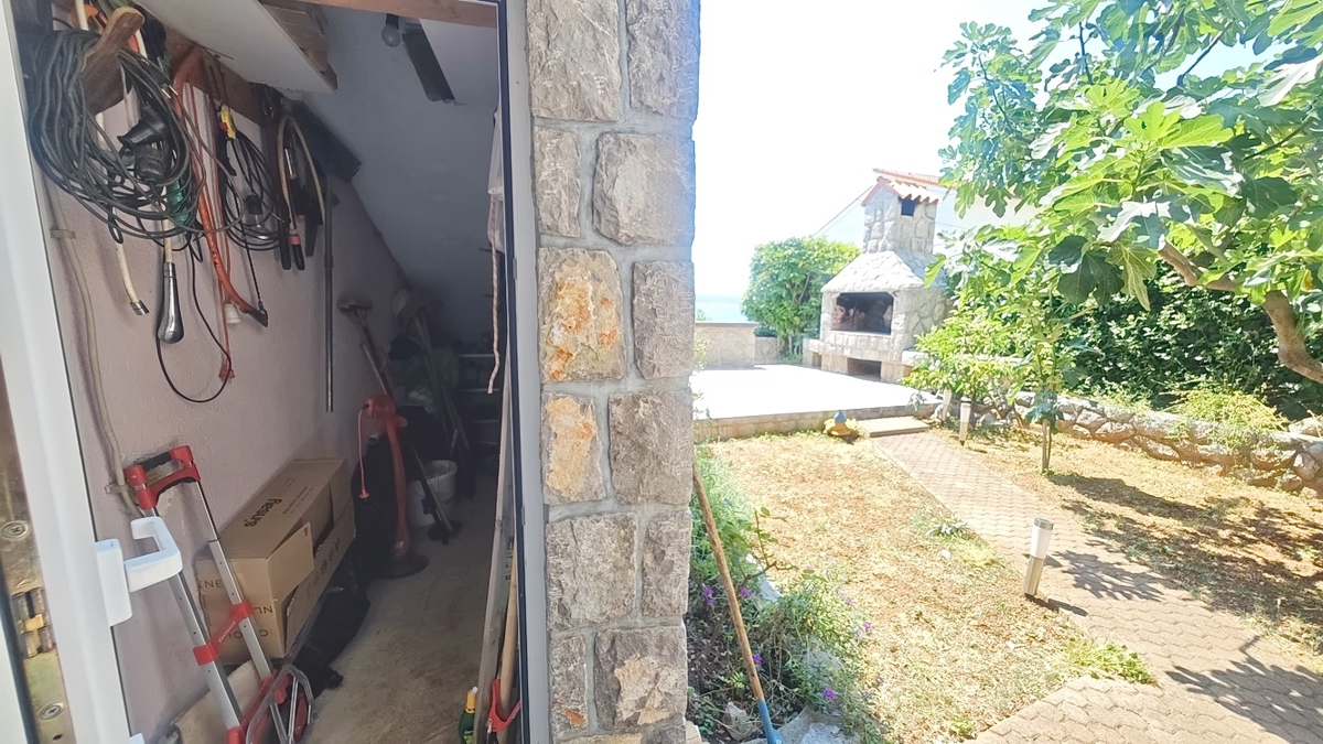 Crikvenica, samostojna vila s 4 stanovanjskimi enotami, blizu morja!