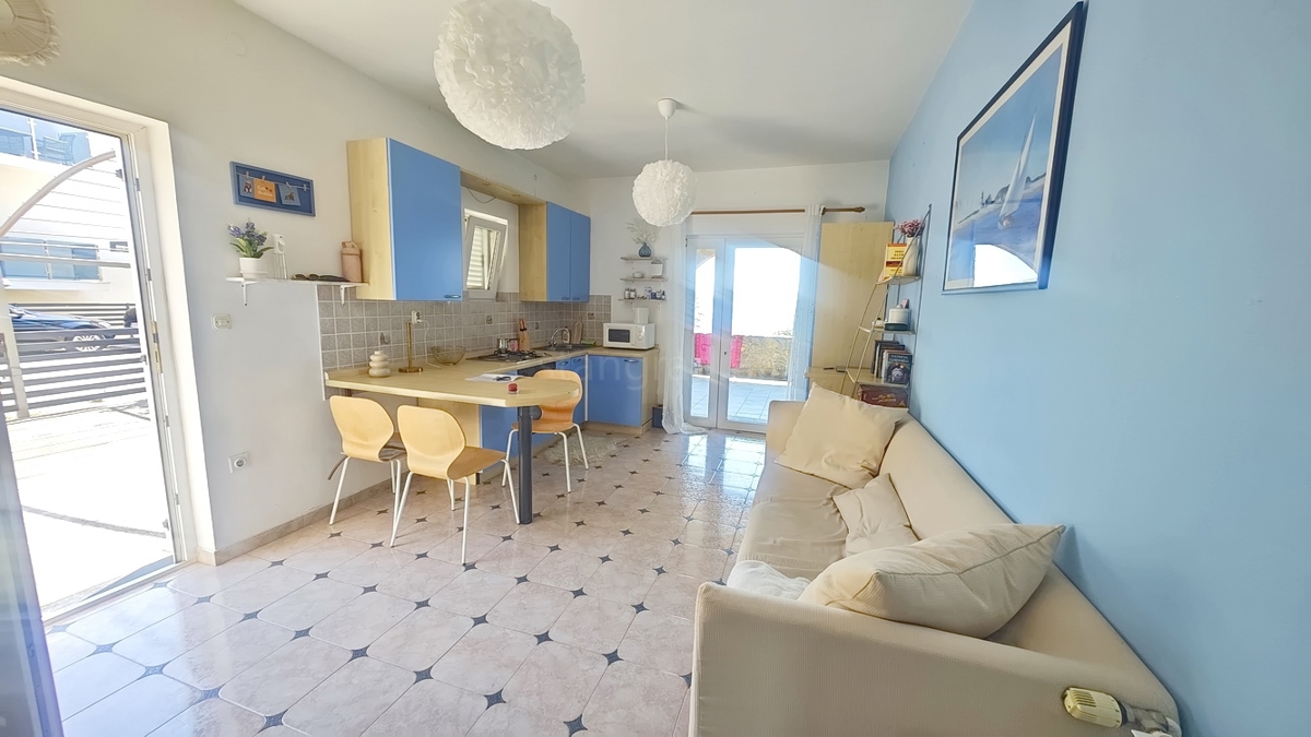 Crikvenica, samostojna vila s 4 stanovanjskimi enotami, blizu morja!