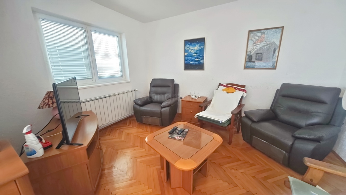 Crikvenica, samostojna vila s 4 stanovanjskimi enotami, blizu morja!