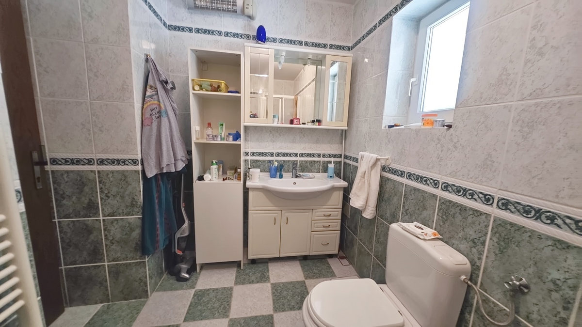 Crikvenica, samostojna vila s 4 stanovanjskimi enotami, blizu morja!