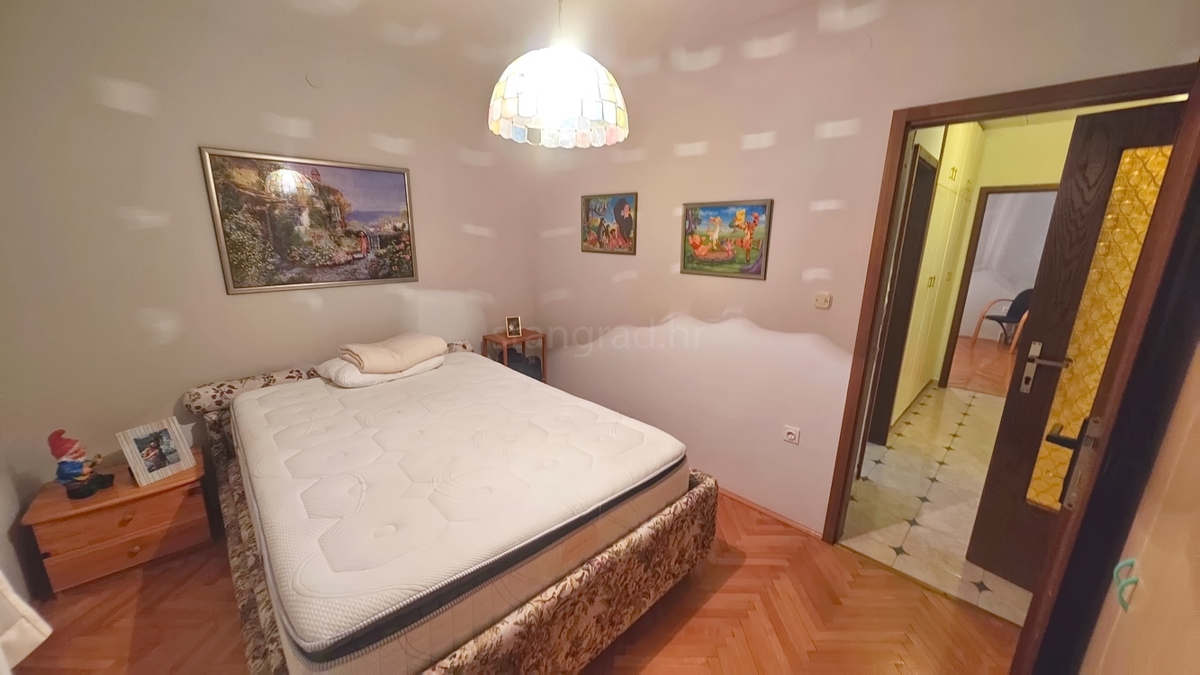 Crikvenica, samostojna vila s 4 stanovanjskimi enotami, blizu morja!