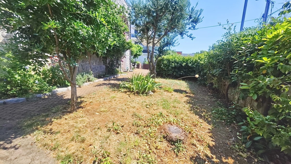 Crikvenica, samostojna vila s 4 stanovanjskimi enotami, blizu morja!