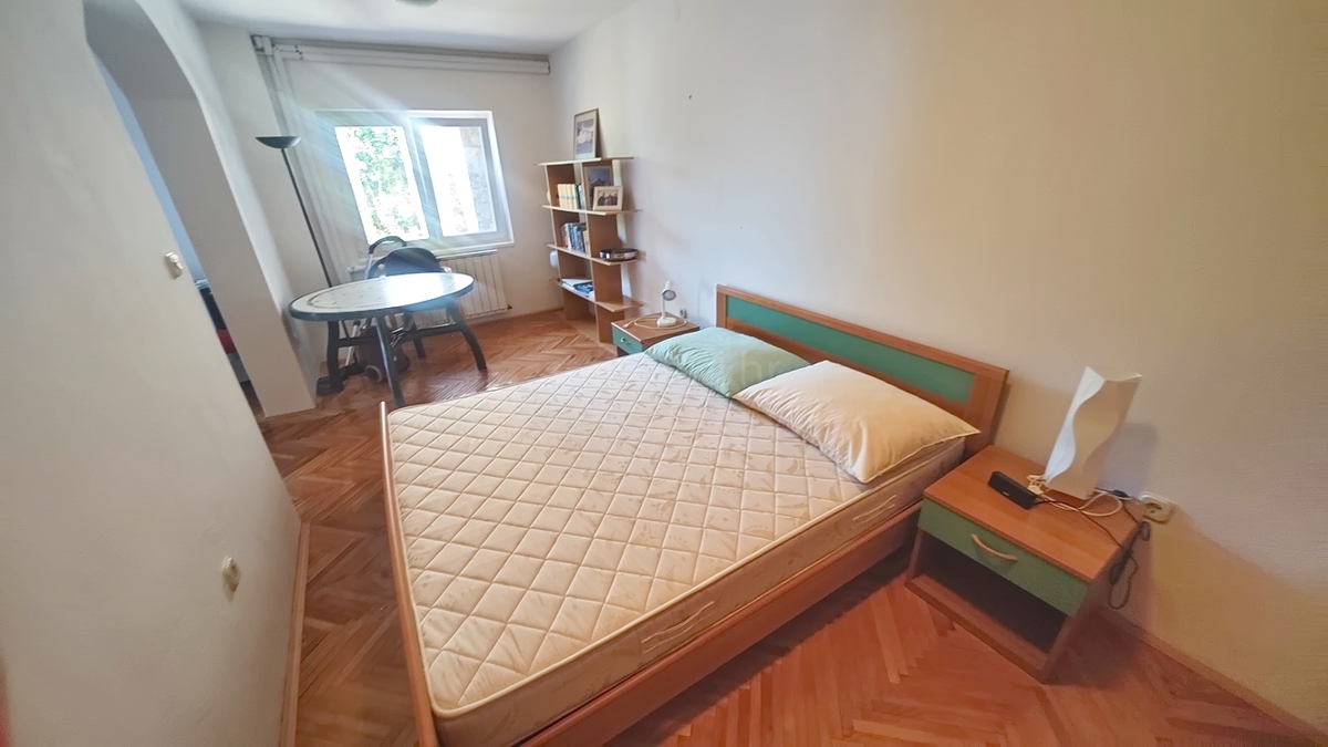 Crikvenica, samostojna vila s 4 stanovanjskimi enotami, blizu morja!