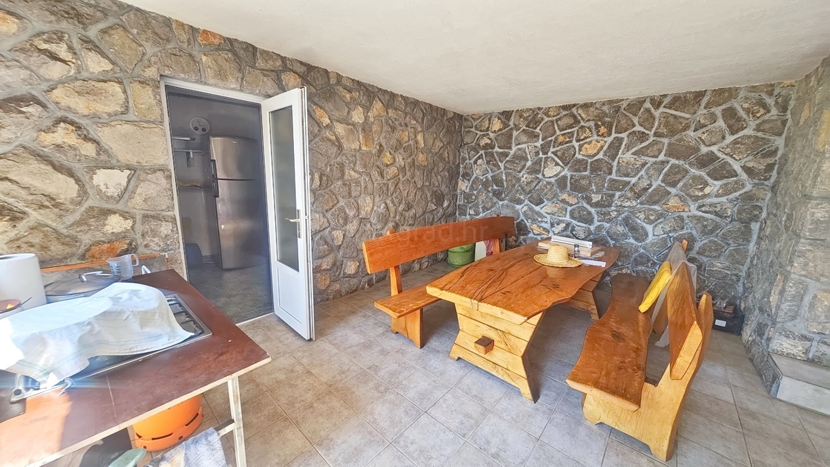 Crikvenica, samostojna vila s 4 stanovanjskimi enotami, blizu morja!