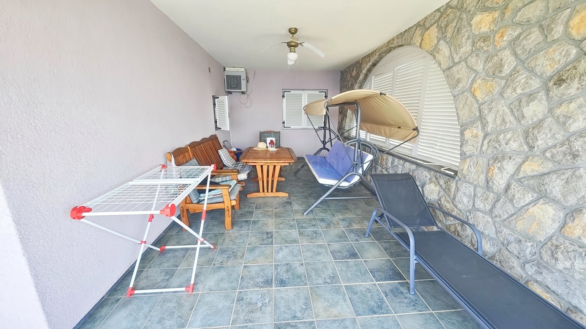 Crikvenica, samostojna vila s 4 stanovanjskimi enotami, blizu morja!