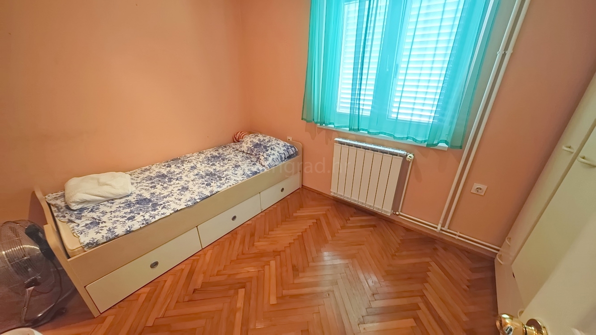 Crikvenica, samostojna vila s 4 stanovanjskimi enotami, blizu morja!