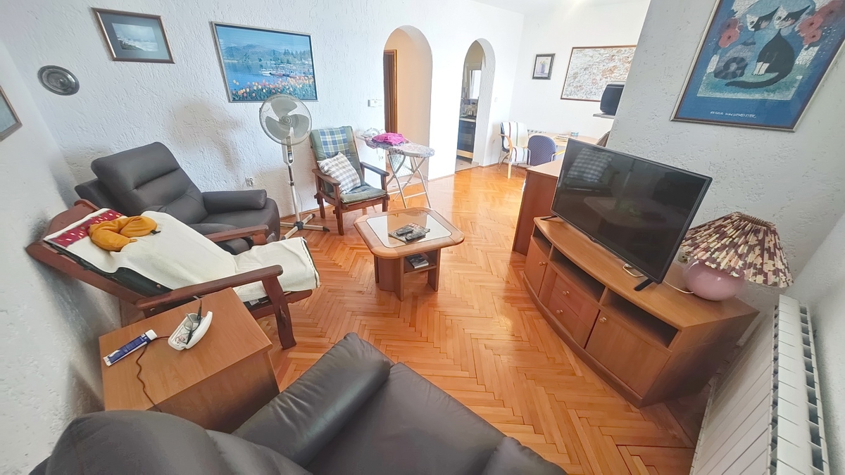 Crikvenica, samostojna vila s 4 stanovanjskimi enotami, blizu morja!