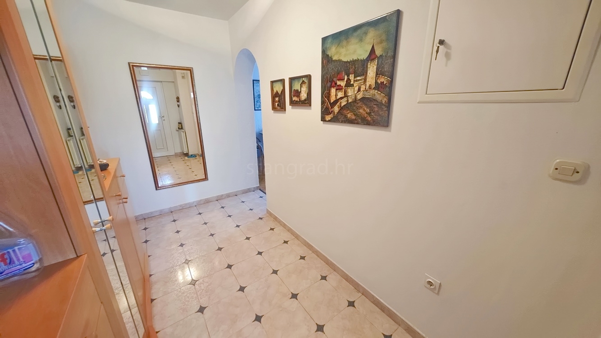 Crikvenica, samostojna vila s 4 stanovanjskimi enotami, blizu morja!