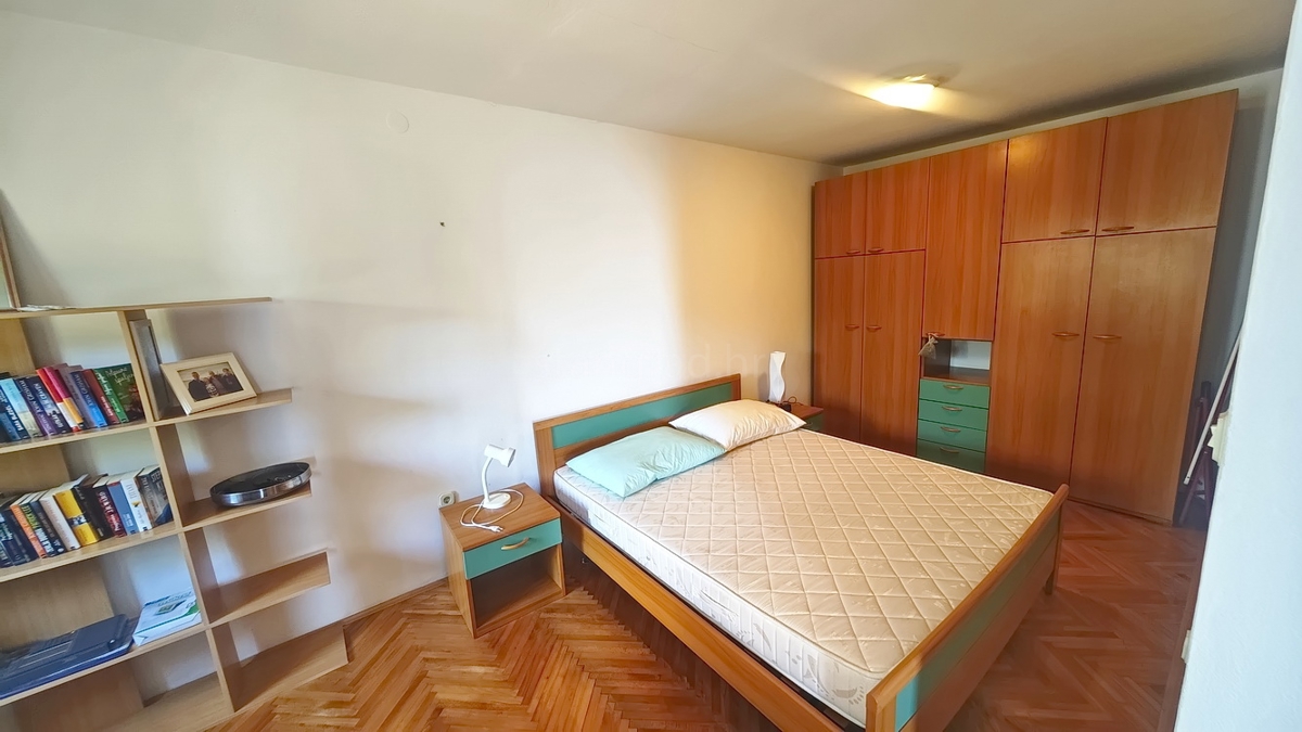 Crikvenica, samostojna vila s 4 stanovanjskimi enotami, blizu morja!