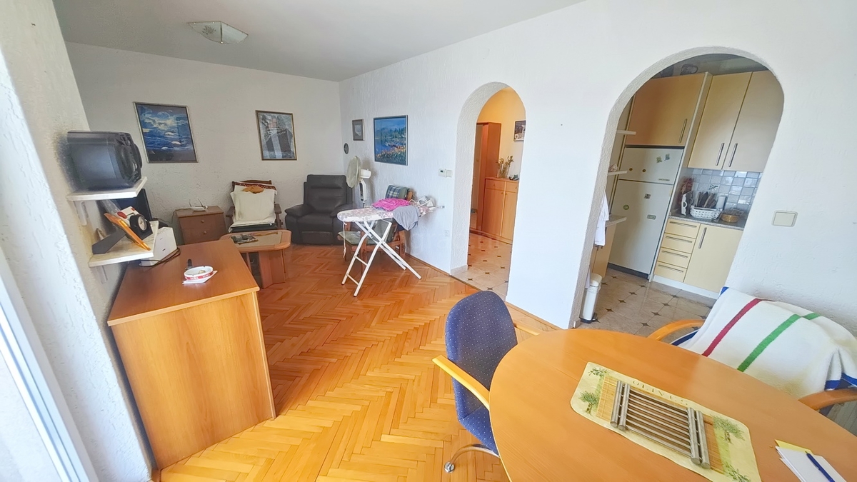 Crikvenica, samostojna vila s 4 stanovanjskimi enotami, blizu morja!
