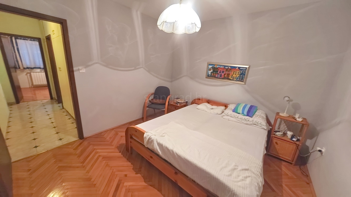 Crikvenica, samostojna vila s 4 stanovanjskimi enotami, blizu morja!