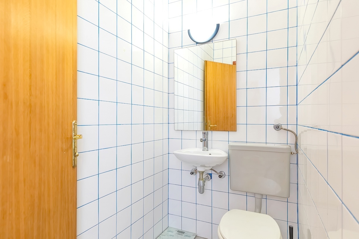 Punat, dvojček s 5 apartmaji v neposredni bližini morja!