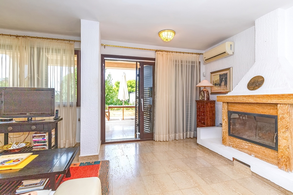 Punat, dvojček s 5 apartmaji v neposredni bližini morja!